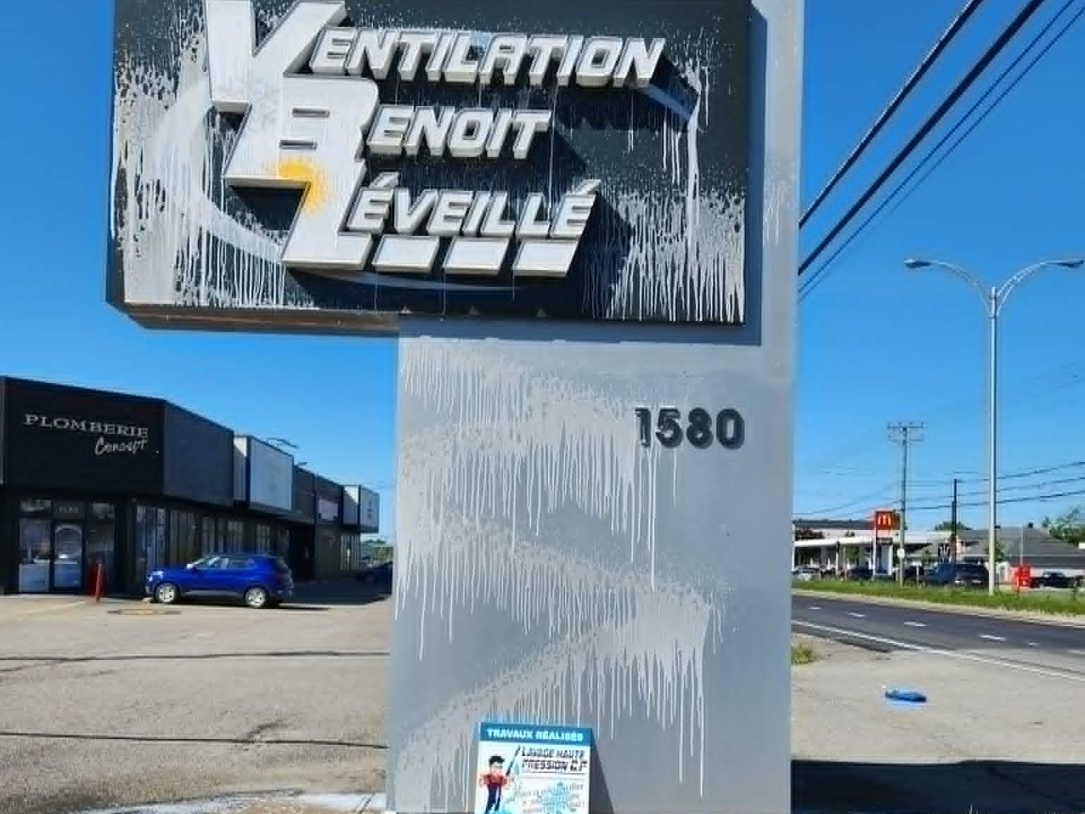 Enseigne, en plein lavage : ma photo, telle quelle